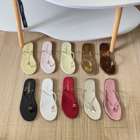 Chanel 26P C-clasp thong sandals