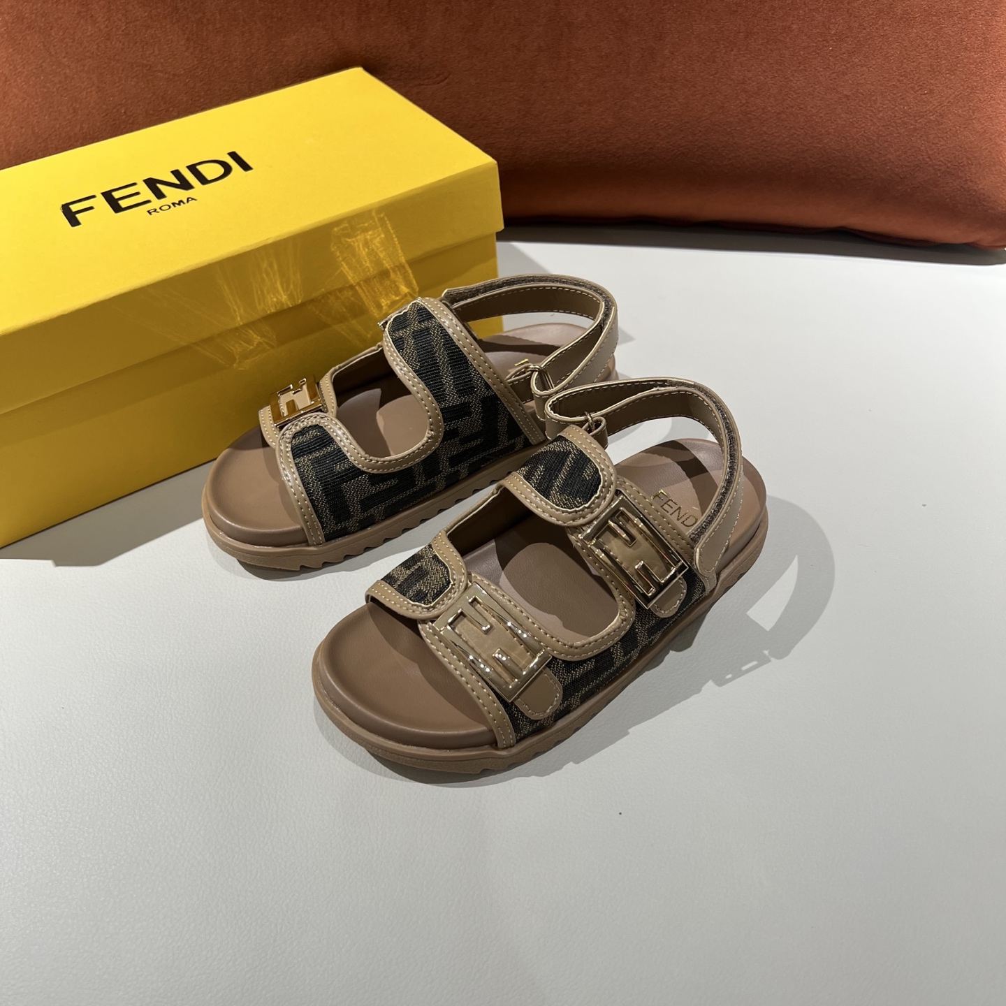 Fendi Children's Shoes - Image 8