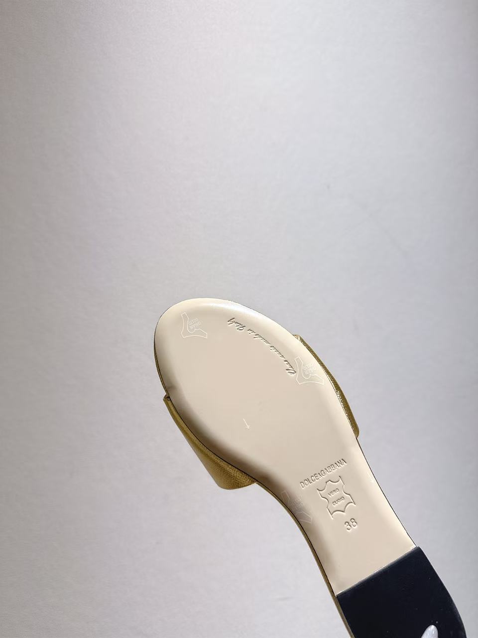 Dolce & Gabbana High Heels - Image 11