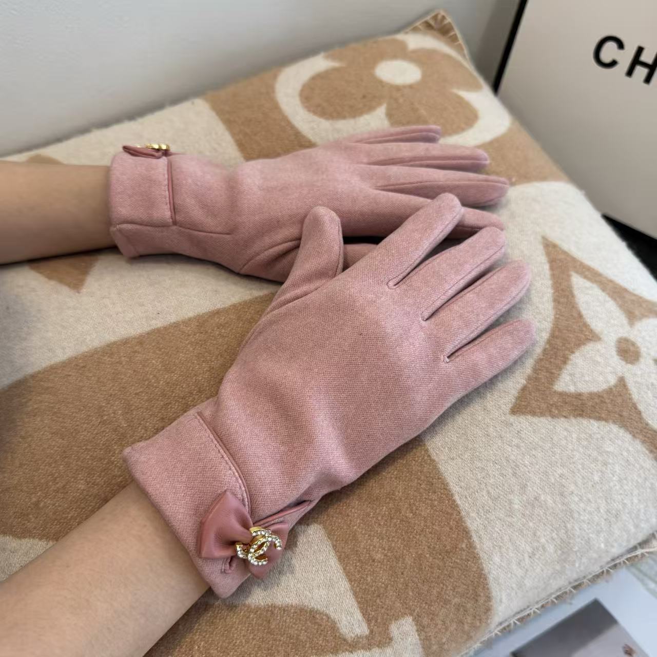 Chanel New Gloves - Image 2
