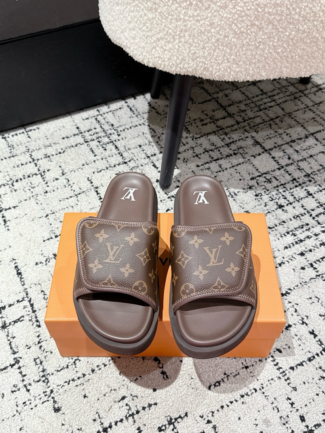LV Miami Flip-flops Sandals - Image 2