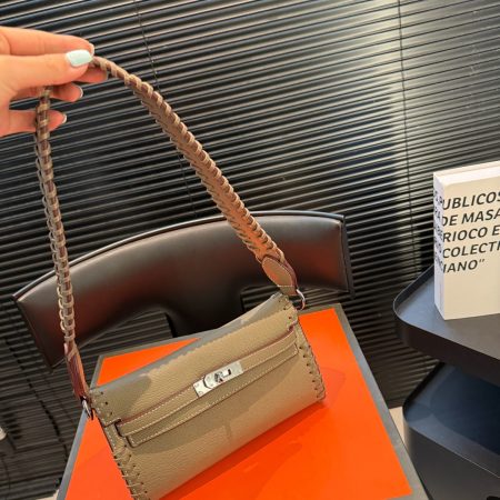 Hermès Kelly To Go Handbag in Elephant Gray - Image 3