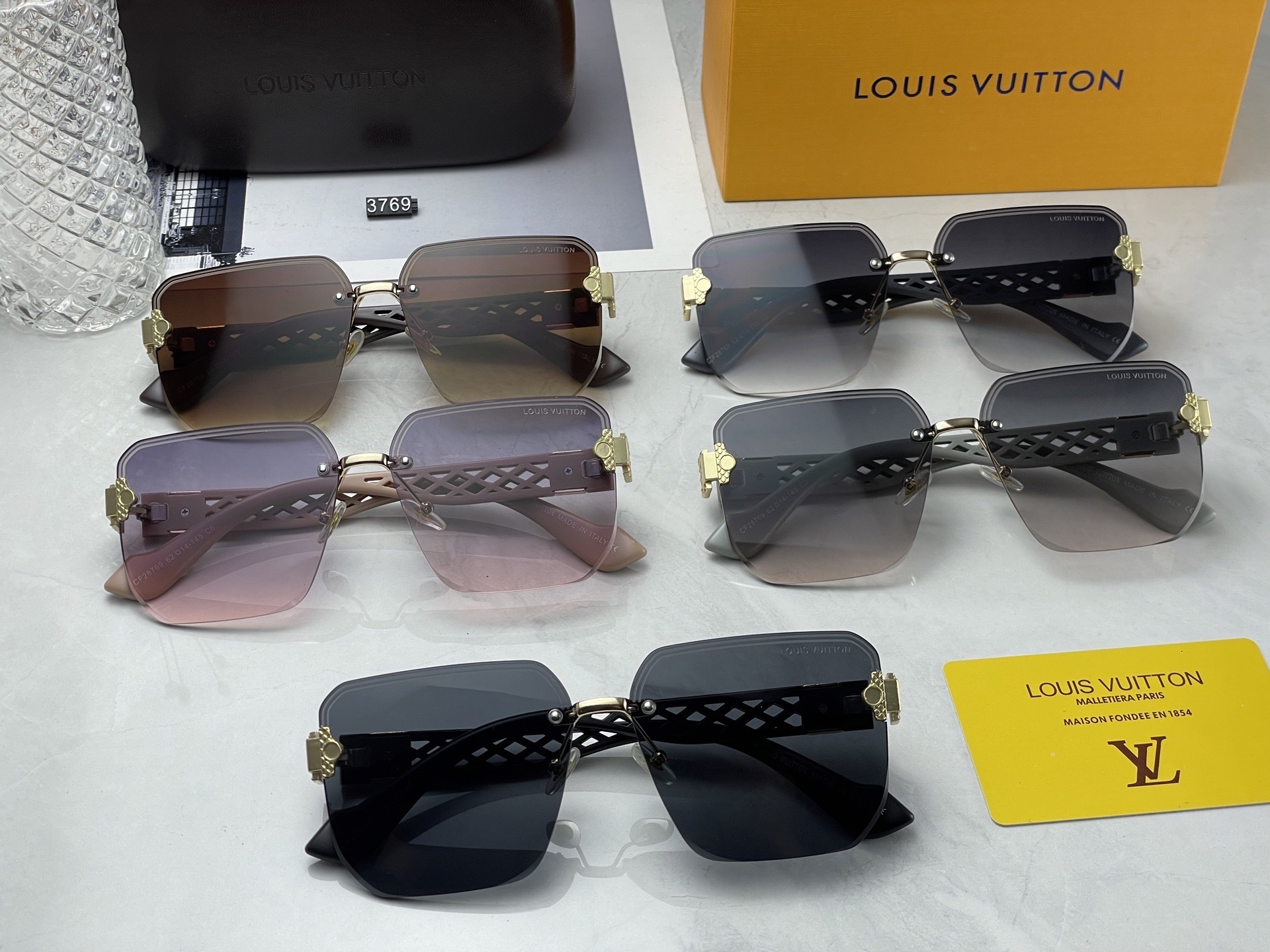 LV Fashionable Sunglasses - Image 1