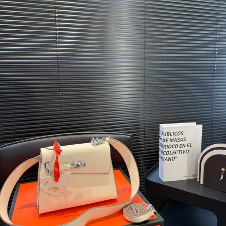 Hermès Kelly Milkshake White with Silver Hardware - Image 4