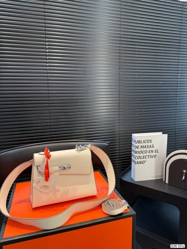Hermès Kelly Milkshake White with Silver Hardware