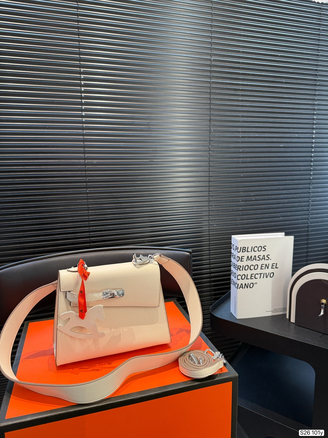 Hermès Kelly Milkshake White with Silver Hardware - Image 4