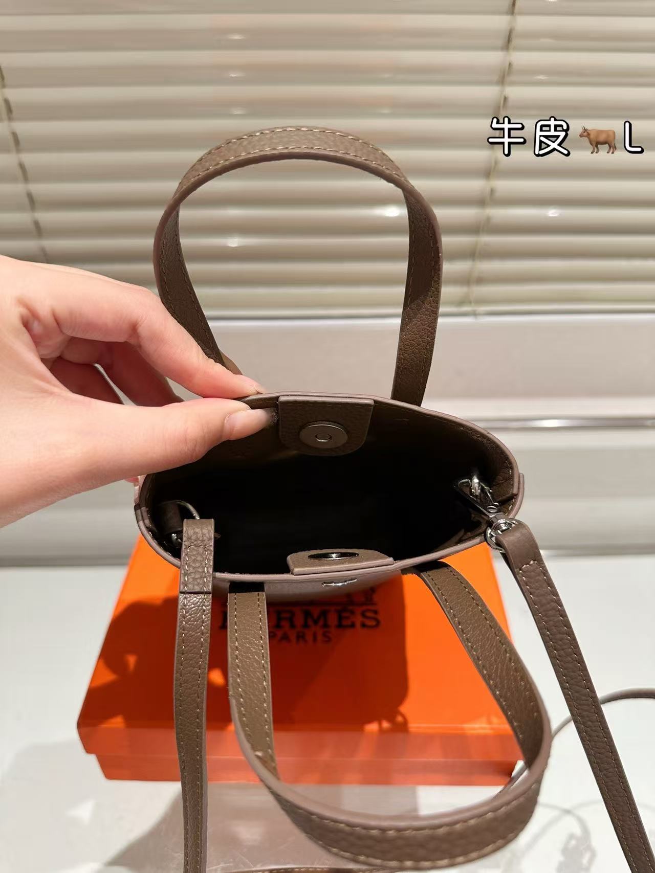 HERMES Small Tote Bag - Image 11