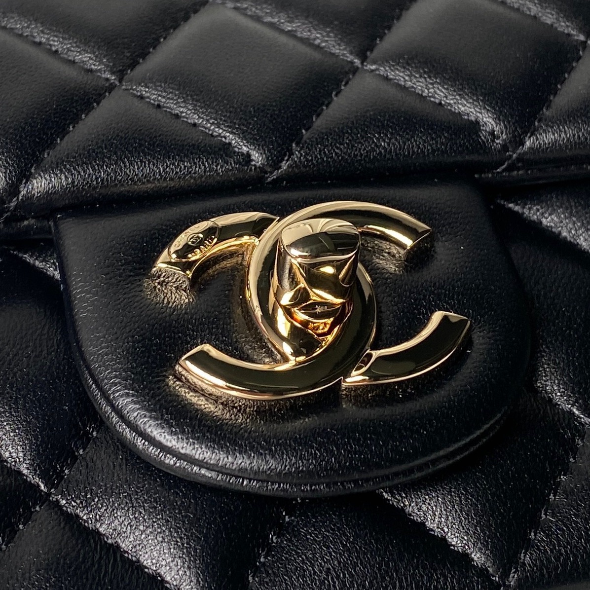 Chanel Double C-Clip Chain Bag - Image 4