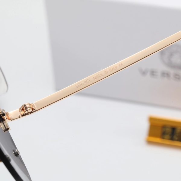 Versace Fashionable Sunglasses