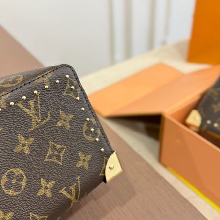 LV Locker Dopp Kit Trunk Monogram Bag - Image 5