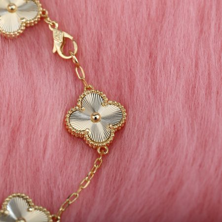 Van Cleef&Arpels VCA Gold Laser Bracelet - Image 7