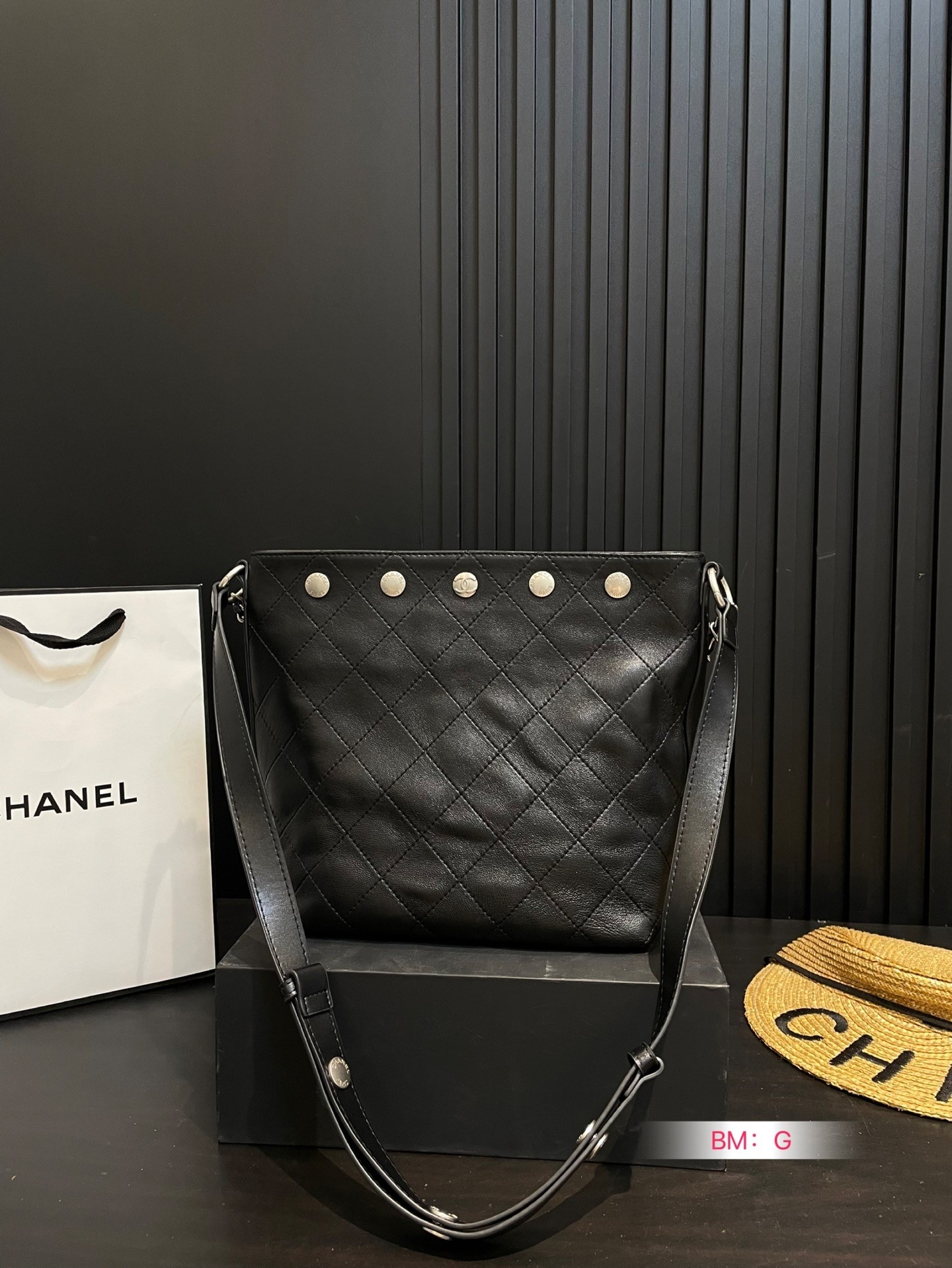 Chanel 31P Bucket Bag Black - Image 5