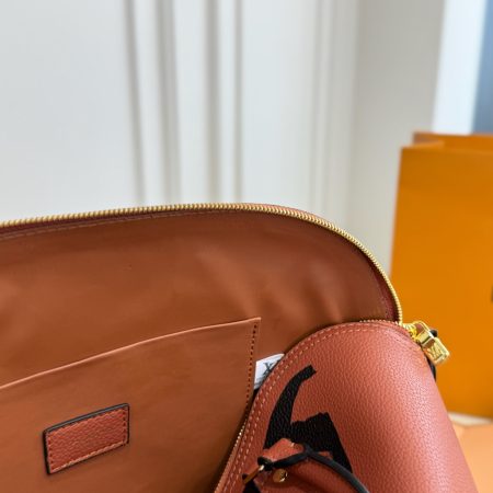 LV's New Shell Bag - Image 9