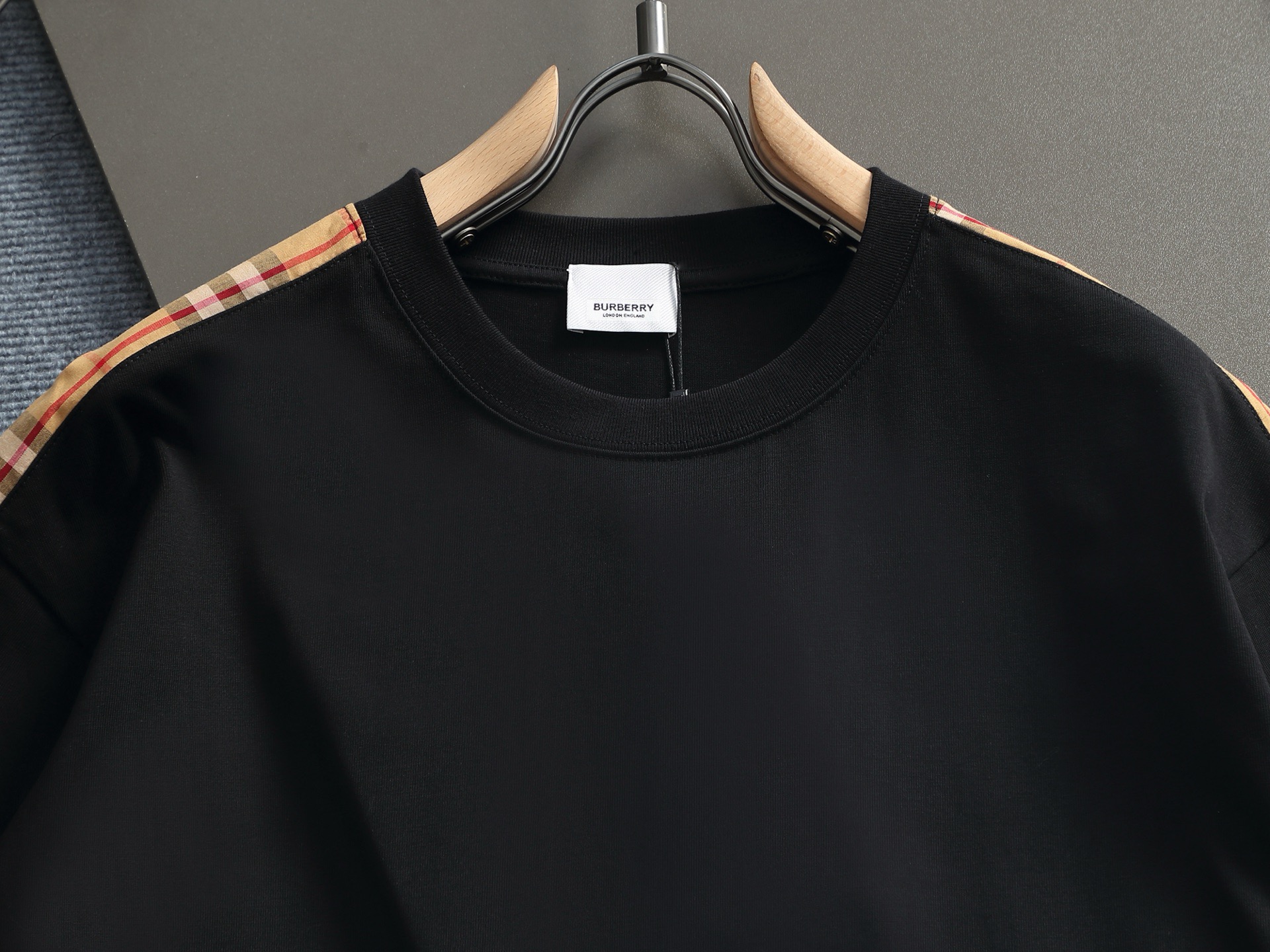 Burberry T-Shirt - Image 4