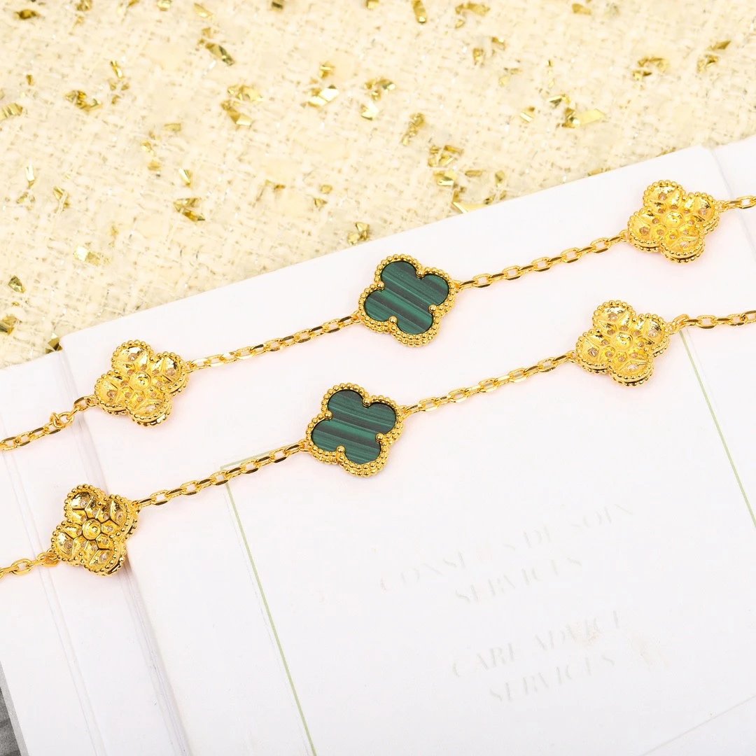 Van Cleef & Arpels VCA alhambra 20 malachite Diamond Necklace - Image 6