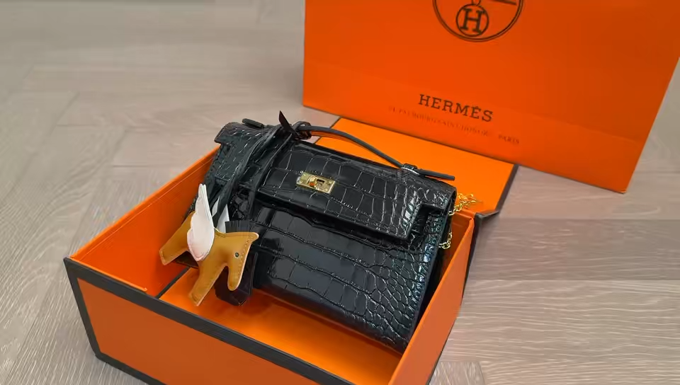 Hermès Kelly Bag - Image 1