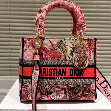 Dior The LADY D-LITE Bag Collection - Image 9