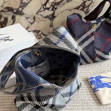 Burberry Check Knitted Shoulder Bag - Image 9