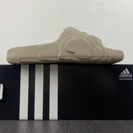 Yeezy Slide new collection - Image 3