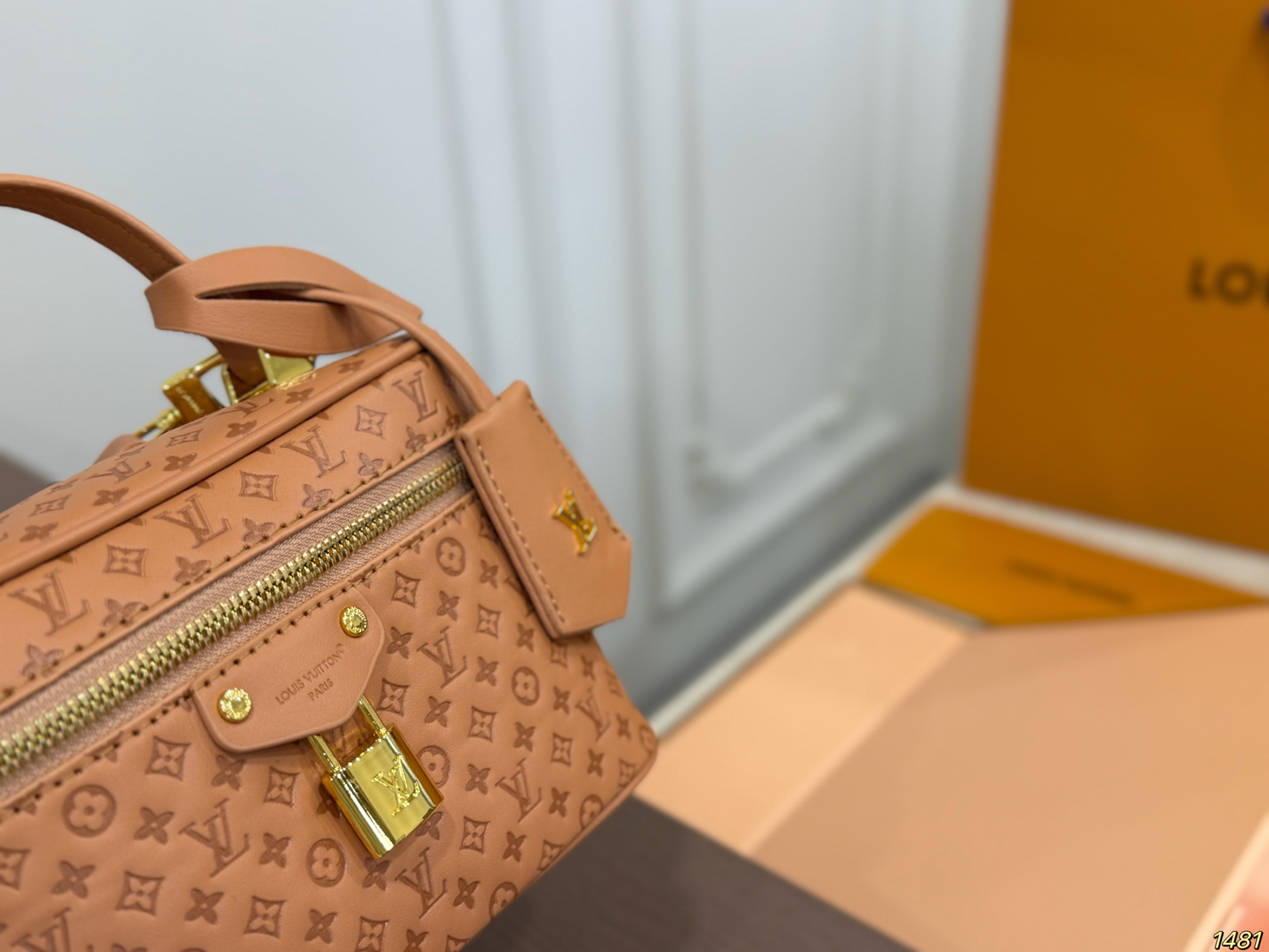 LV Nice BB Vintage Makeup Bag - Image 4