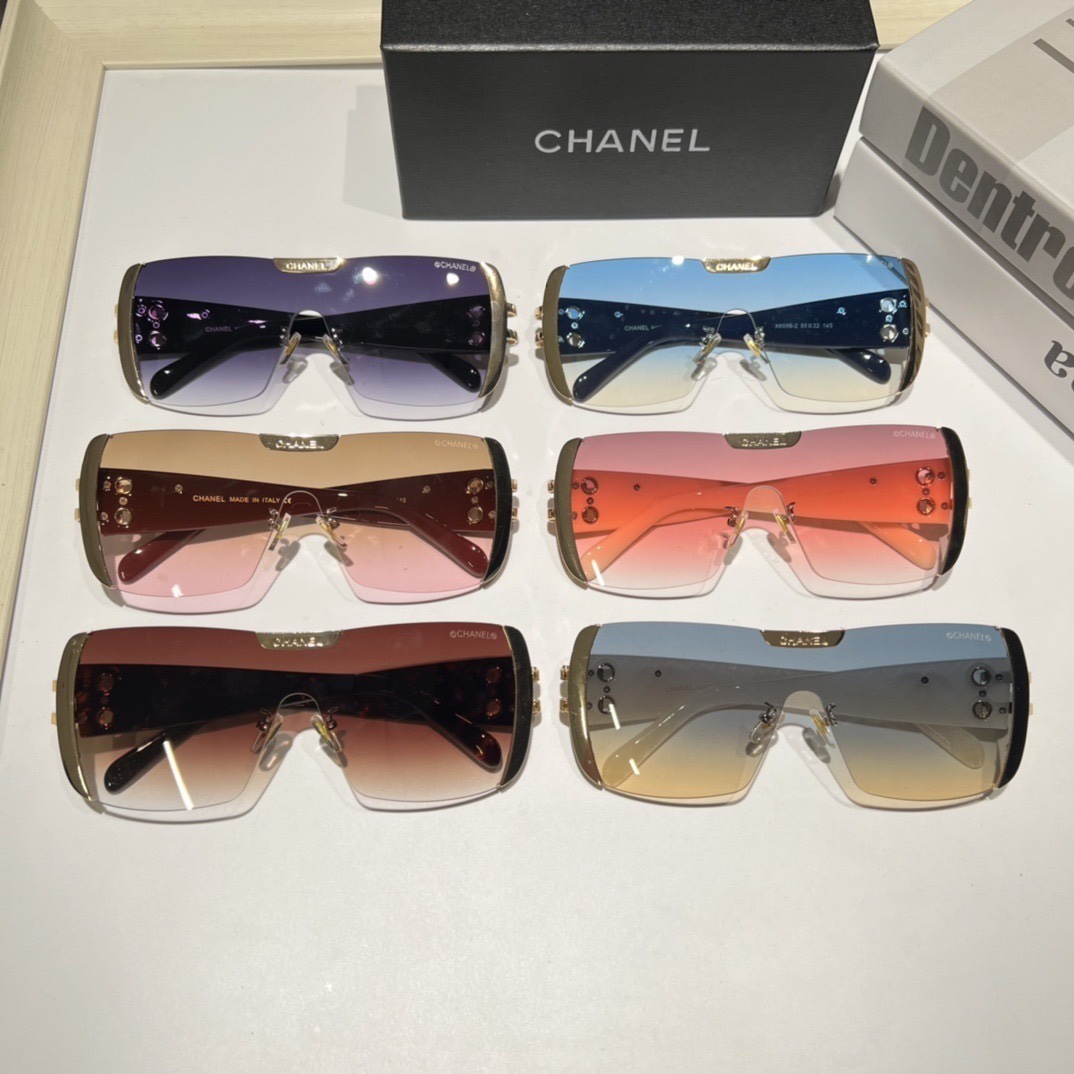 Chanel Fashionable Sunglasses - Image 1