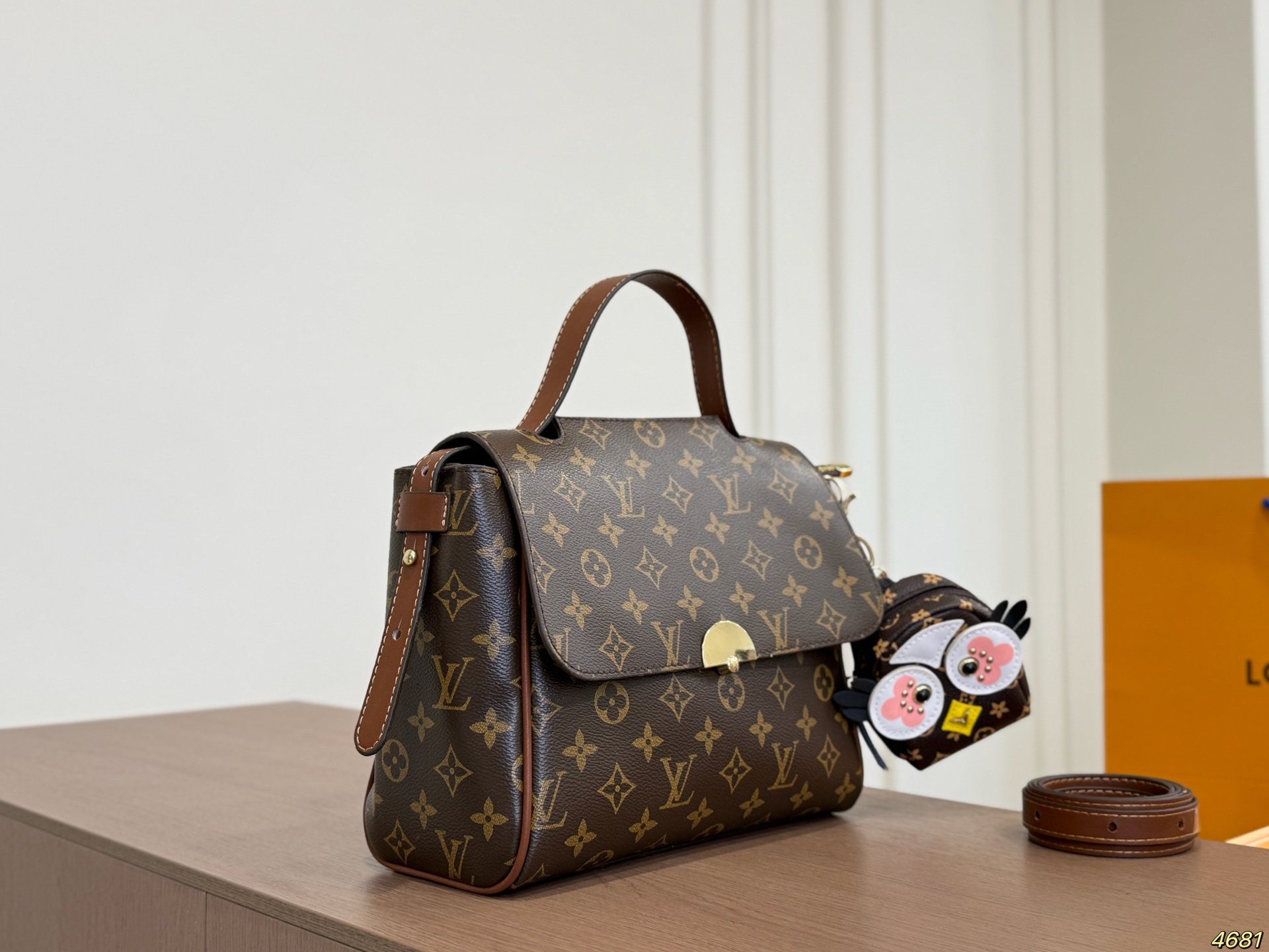 Lv Vintage Floral Handbag - Image 3