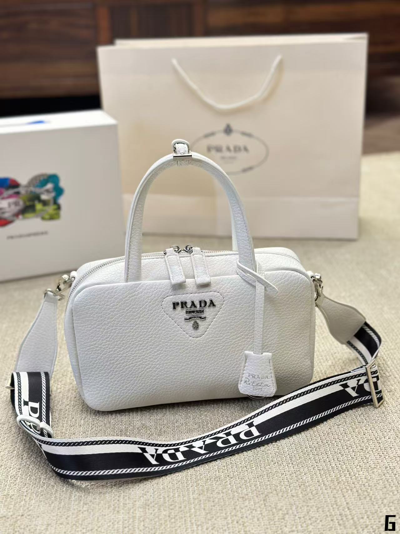 Prada handbag shoulder bag - Image 1
