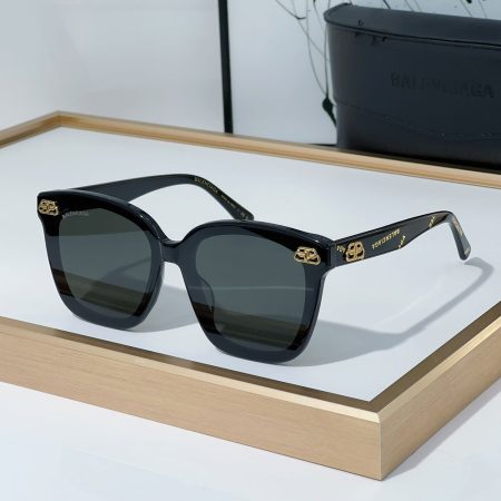 Balenciaga Mirror leg Logo  sunglasses Top quality - Image 6