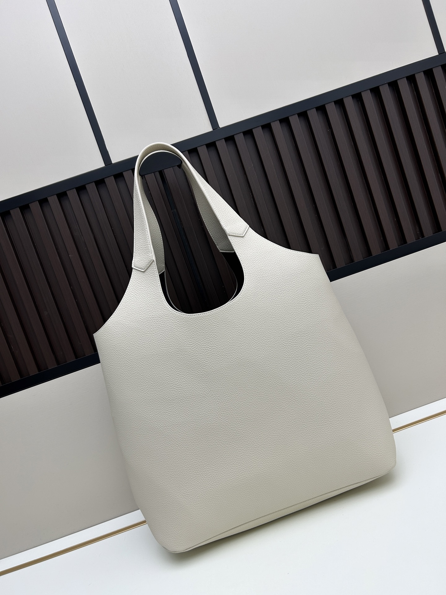 Dior Privé Handbag - Image 1