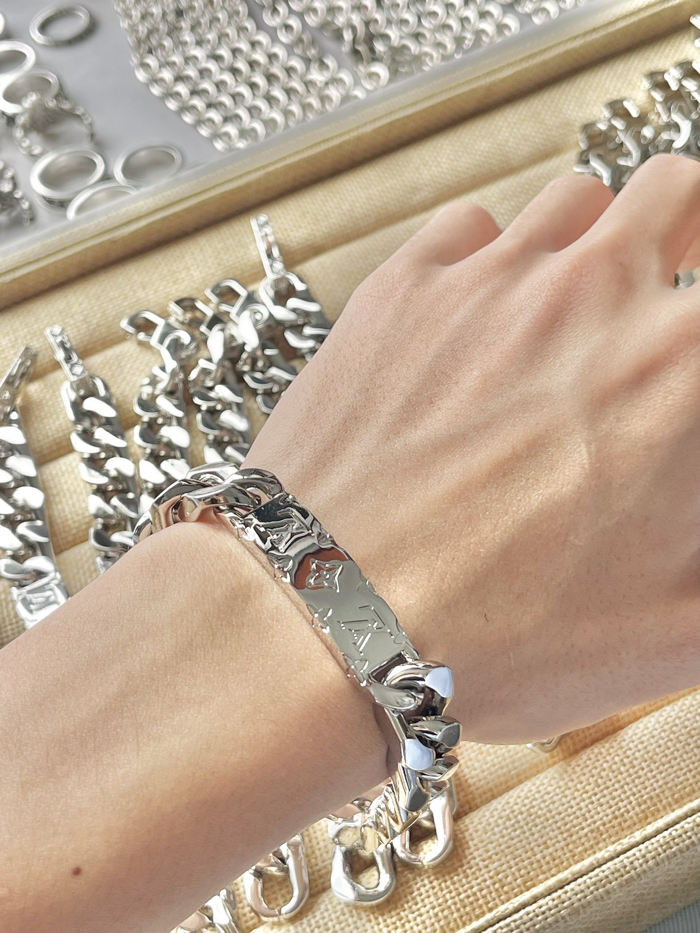 LV Monogram Chain Bracelet S00 - Image 9
