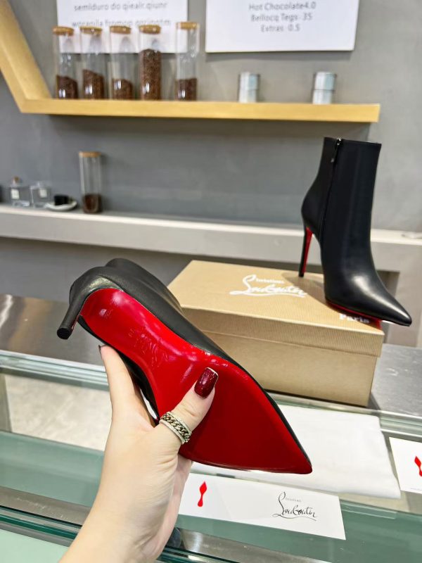 Christian Louboutin So Kate Booty Heels