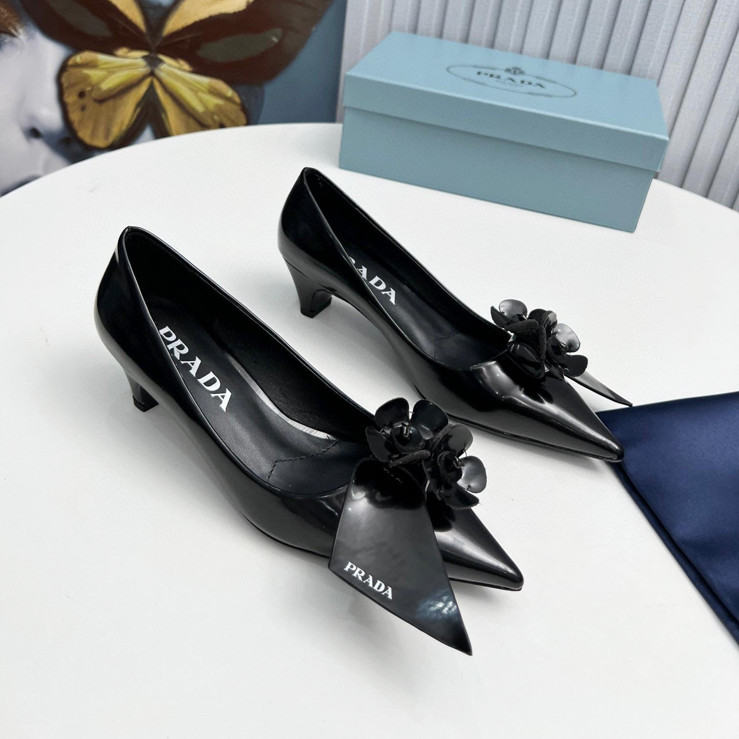 Prada  Leather Simple And Fashionable  Sandals Slide - Image 2