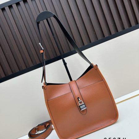 Prada black shoulder bag - Image 5