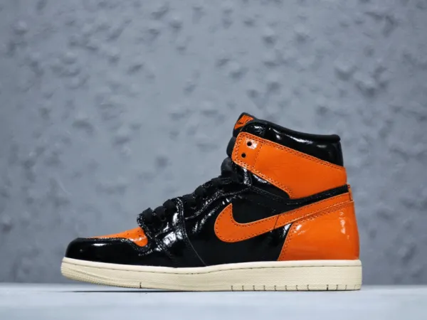 Jordan1 Retro High Og "Shattered 3.0"