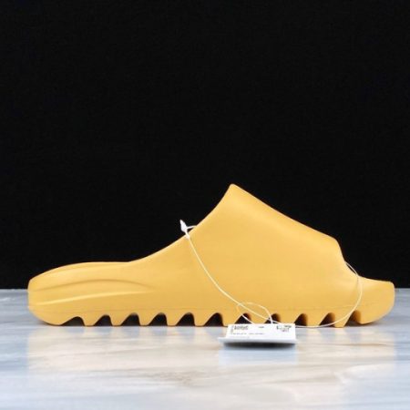 Yeezy Slide Desert Sand FW6344 - Image 13
