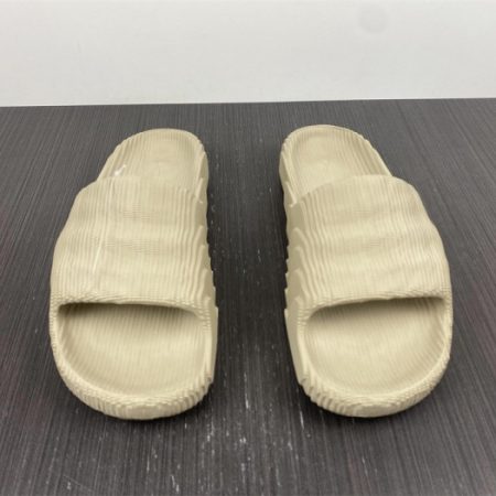 Yeezy Slide new collection - Image 5