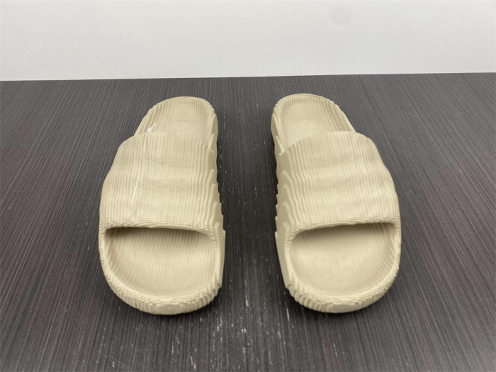 Yeezy Slide new collection - Image 5