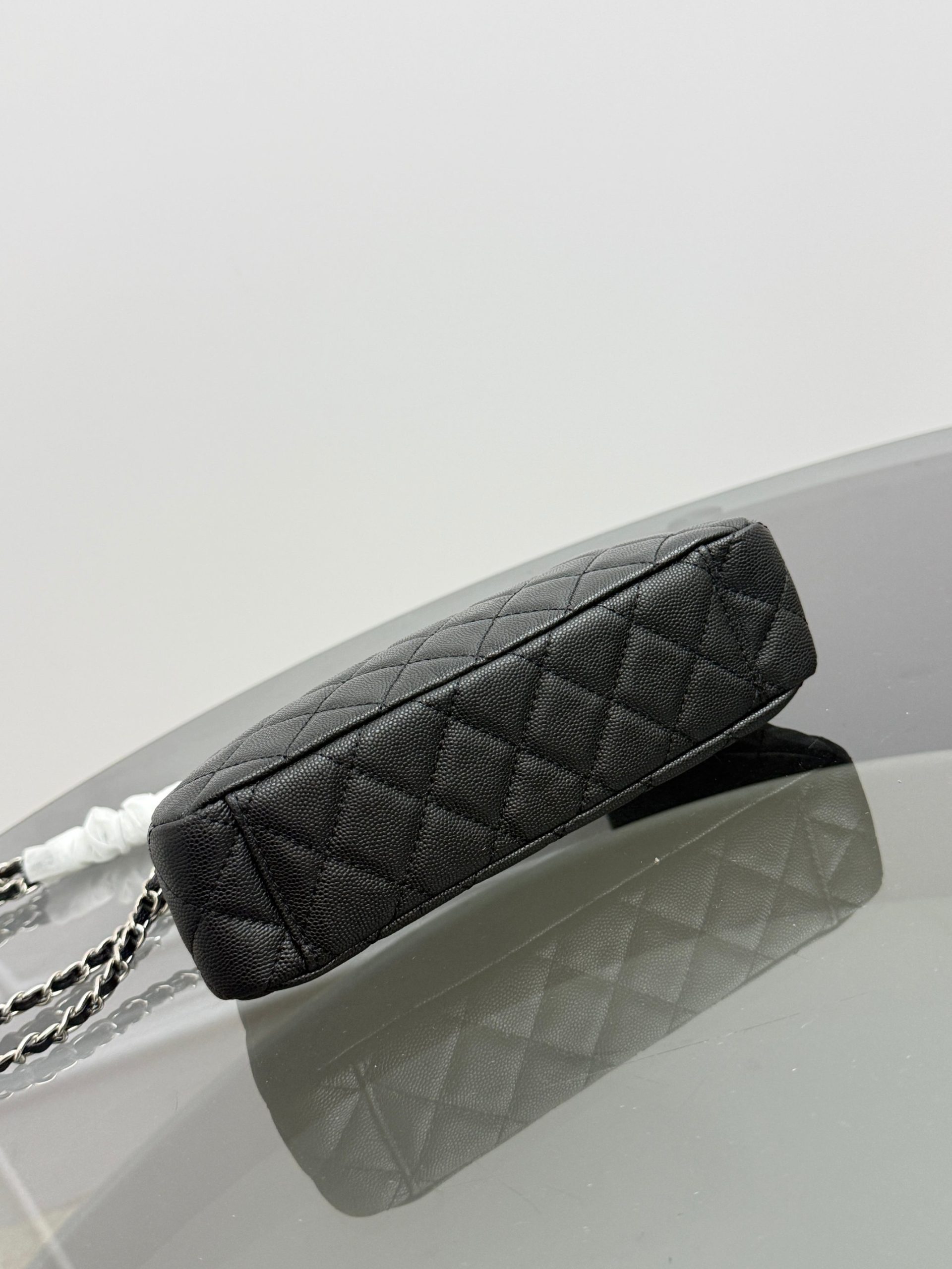 Chanel Caviar Qulited Purse with Chain - Image 5