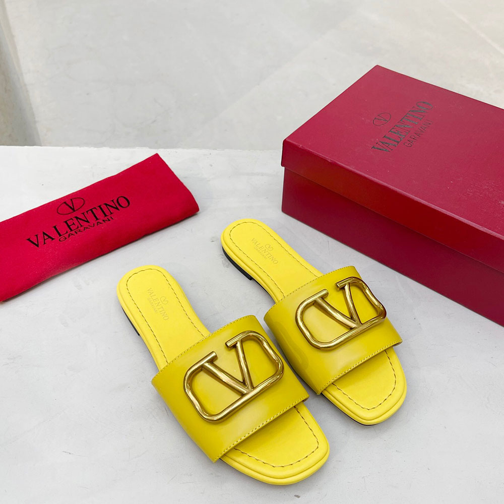 Valentino Leather Casual Fashion Flip-Flops Slide Sandal - Image 8