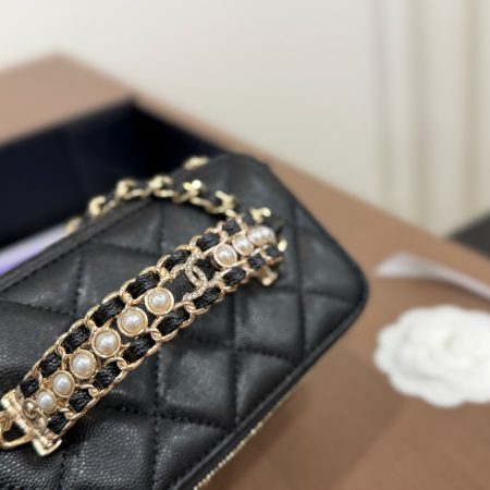 Chanel's New Handle-Style Makeup Case - Image 7
