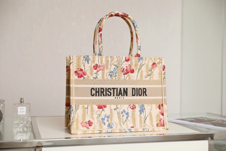Dior Book Tote Natural Multicolor Raffia Embroidered With Dior Petites Fleurs - Image 9