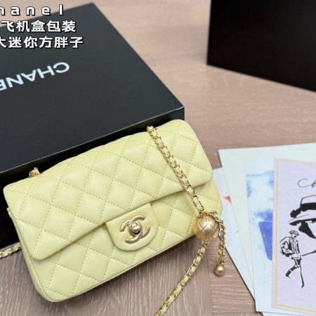 Chanel Mini Chain Bag - Image 3