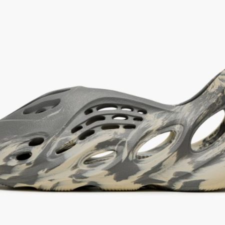 Yeezys Foam RNNR MXT “ Moon Gray"