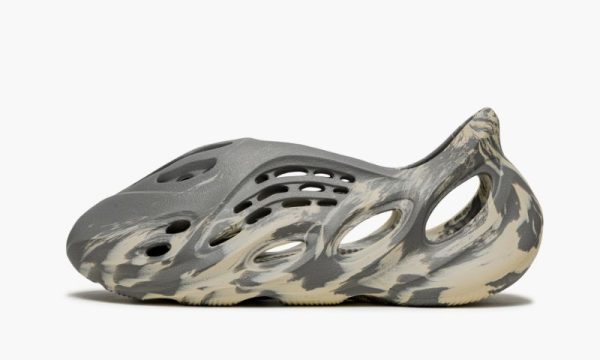 Yeezys Foam RNNR MXT “ Moon Gray"