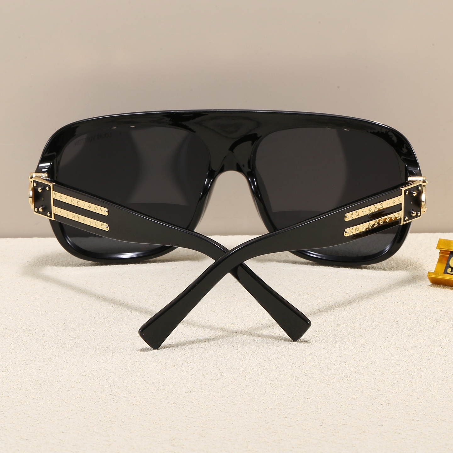 LV Fashionable Sunglasses - Image 9