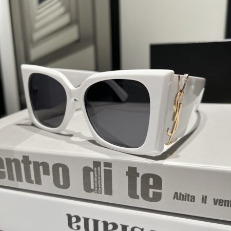 Saint Laurent Fashionable Sunglasses - Image 7