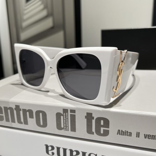 Saint Laurent Fashionable Sunglasses