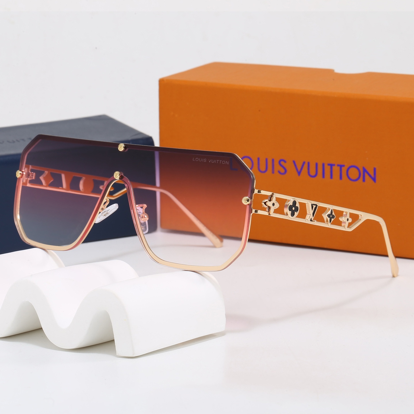 LV Fashionable Sunglasses - Image 4