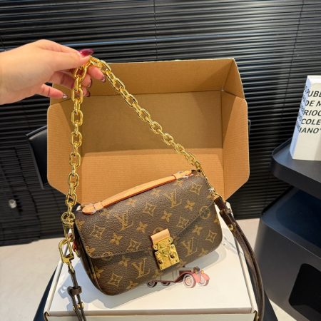 LV Pochette Métis East West Monogram Bag - Image 1