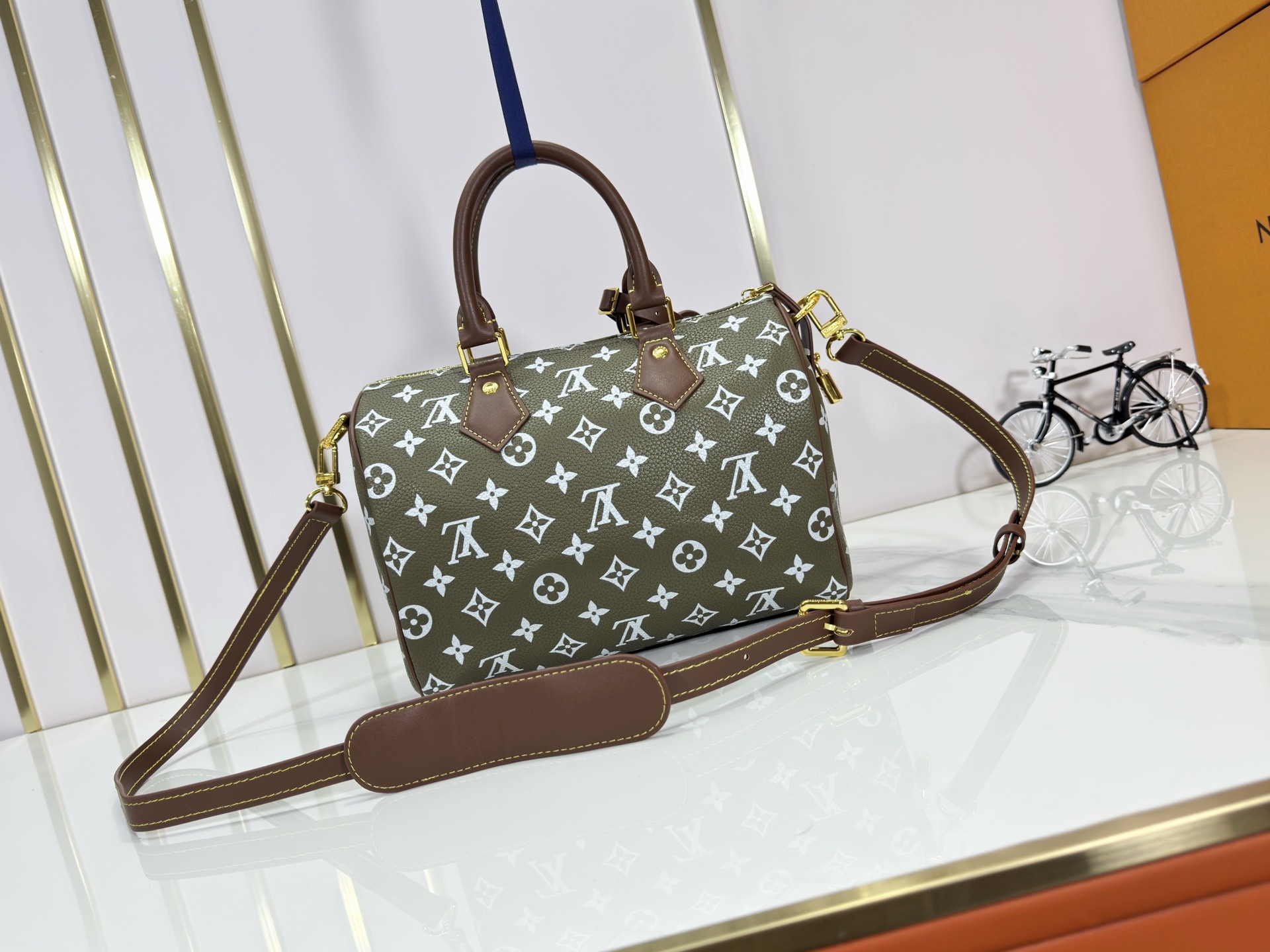 LV Speedy Bandoulière 25 Bag - Image 3